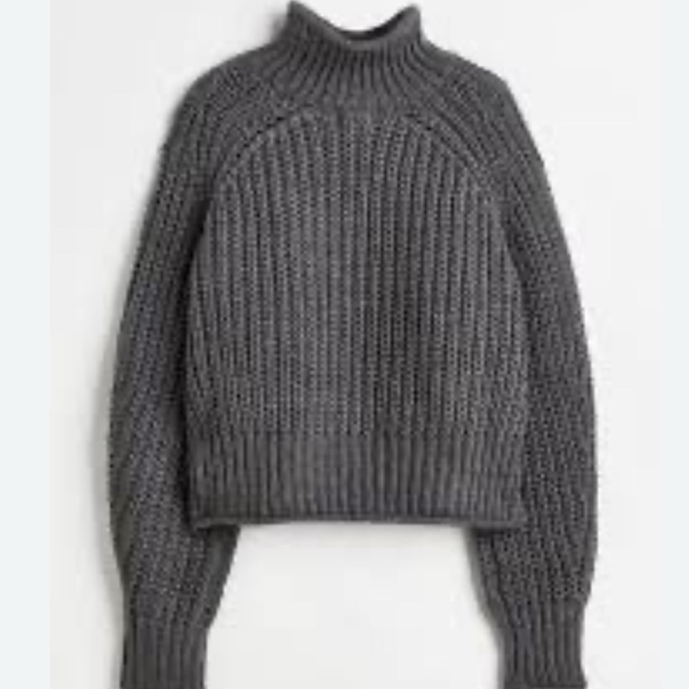 Gray Ribbed Cropped Chunky Sweater